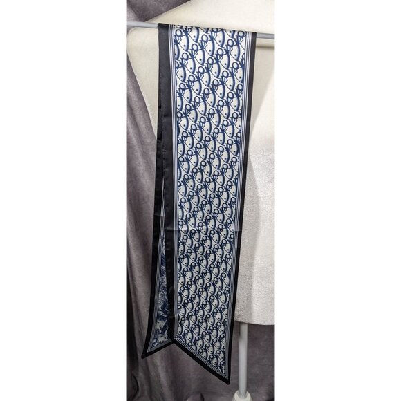 Animal Themed Blue And White Reversible Lightweight Scarf - Picture 8 of 8